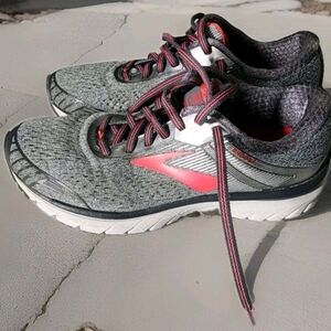 Brooks Adrenaline GTS 18 Womens Pink and Gray‎ Athletic Shoes with Mesh Design